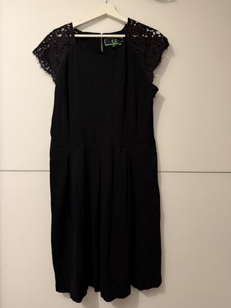 Robe noire et élégante XL