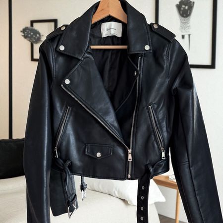 Schwarze Kunstlederjacke, Grösse 36, ideal für den Herbst