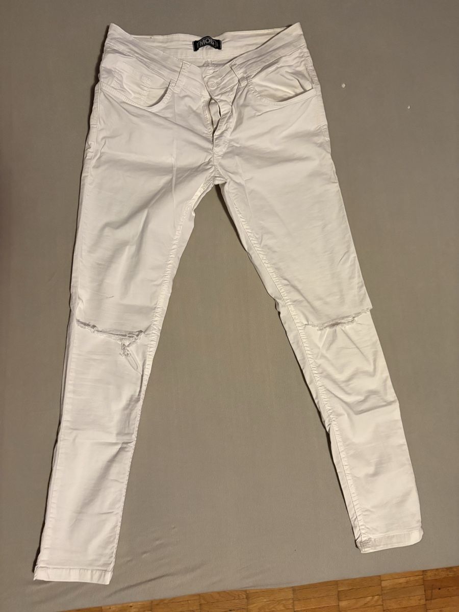 Pantalons: Pantaloni bianchi strappati – D'occasion à Locarno par den_2pyk