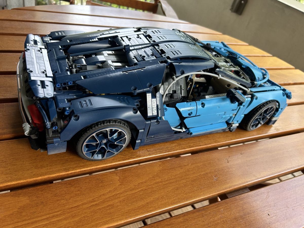 Lego Giocattoli: LEGO Technic Bugatti Chiron 42083 + custom LED light kit – Usato da Zürich venduto da giovi321 5
