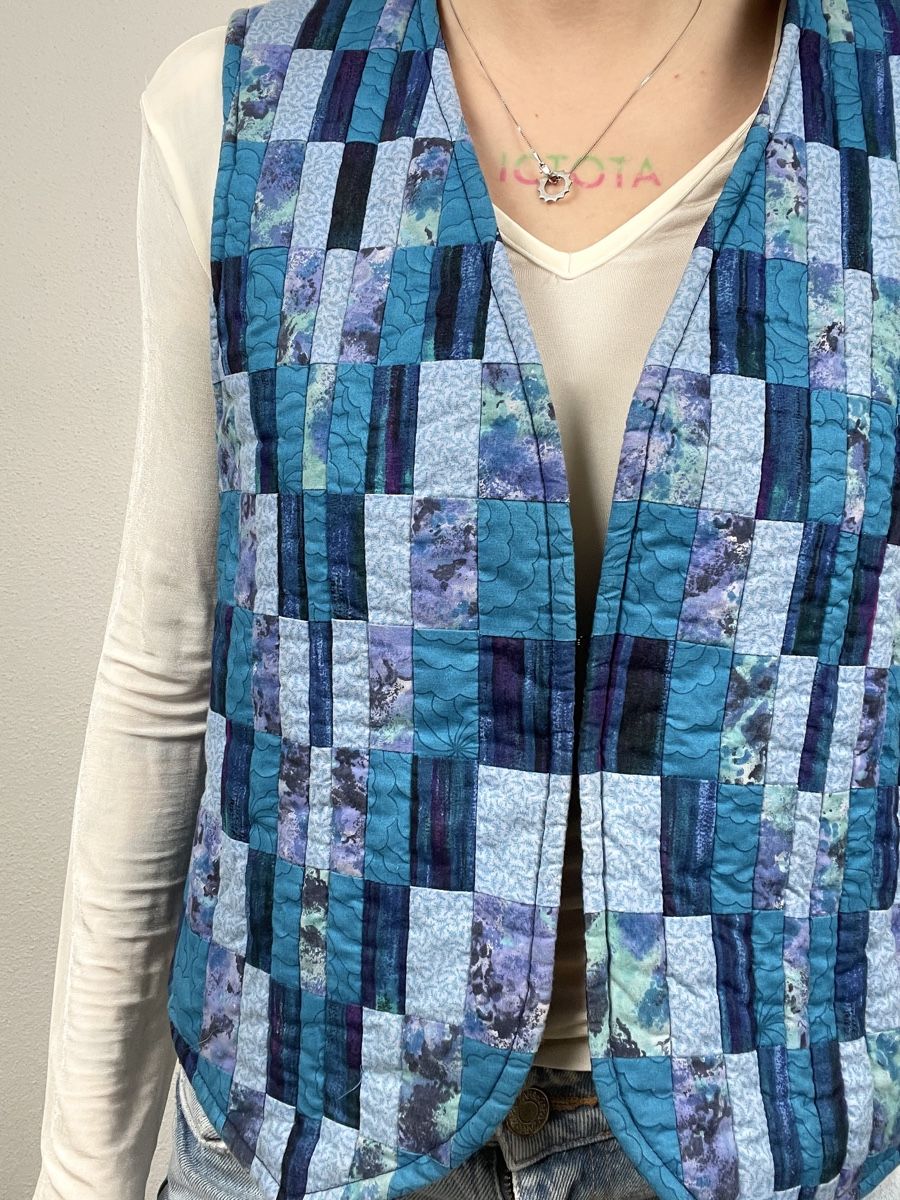 Gilet & Giacche: Vintage blue Patchwork Vest – Usato da Knonau venduto da Grapesvintage 5