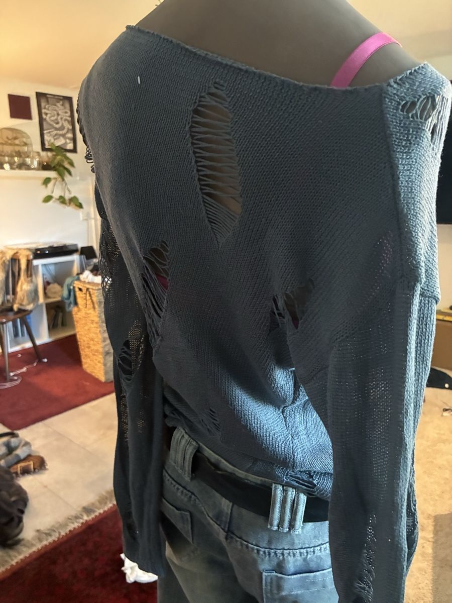 Pullover & Sweatshirts: Graues Langarmoberteil – Neu (gemäss Beschreibung) aus Ueberstorf von nai_9z9s 1