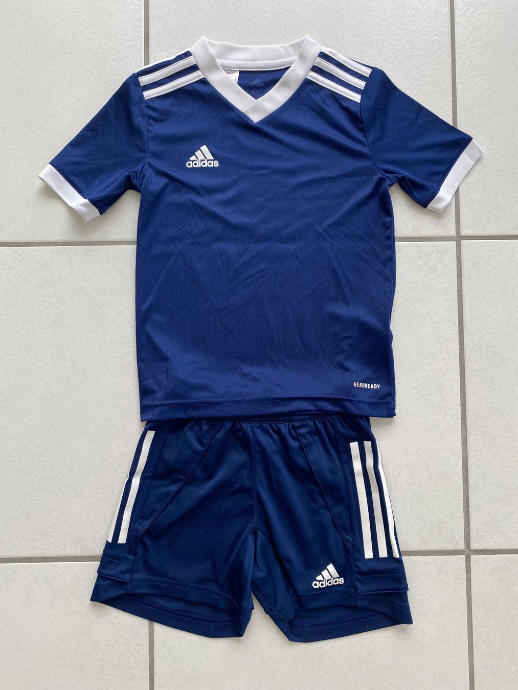 Adidas Survêtements: Adidas Aeroready Trickot Gr. 128 – D'occasion à Hermetschwil-Staffeln par Fipo79
