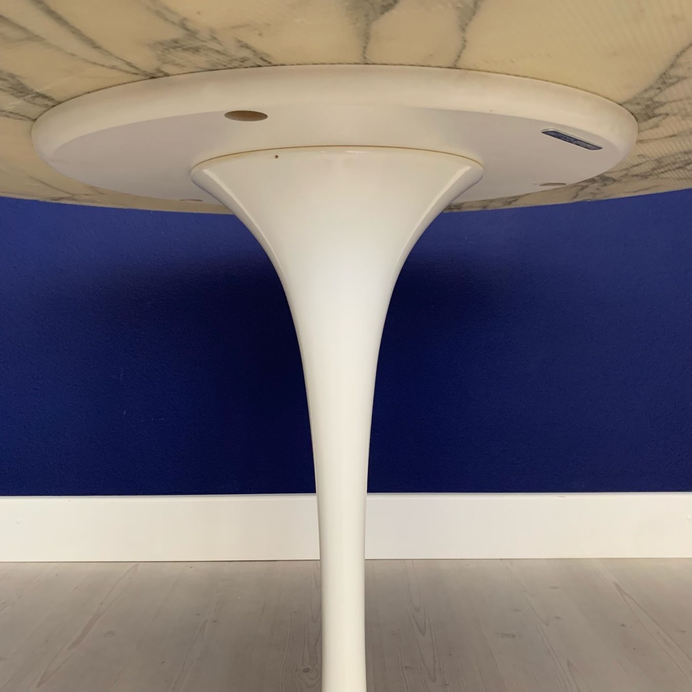 Tische: Original Saarinen Tulip Table Esstisch Marmor Knoll Int. – Gebraucht aus Basel von MidMod20C 4