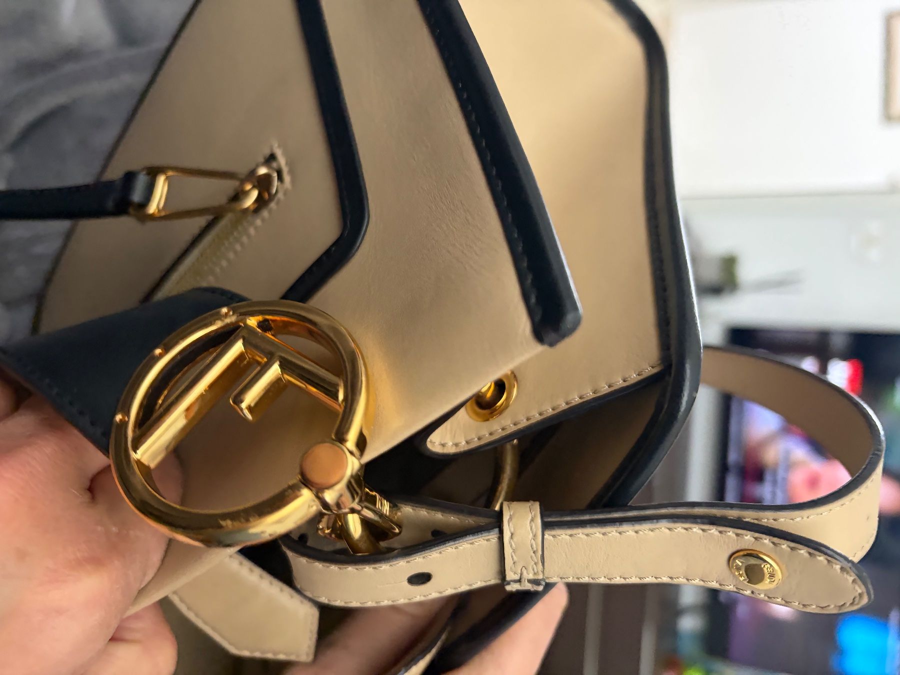 Borse da donna: Fendi Runaway, design elegante! Autunno – Usato da Cadro venduto da lar_fsy8 6
