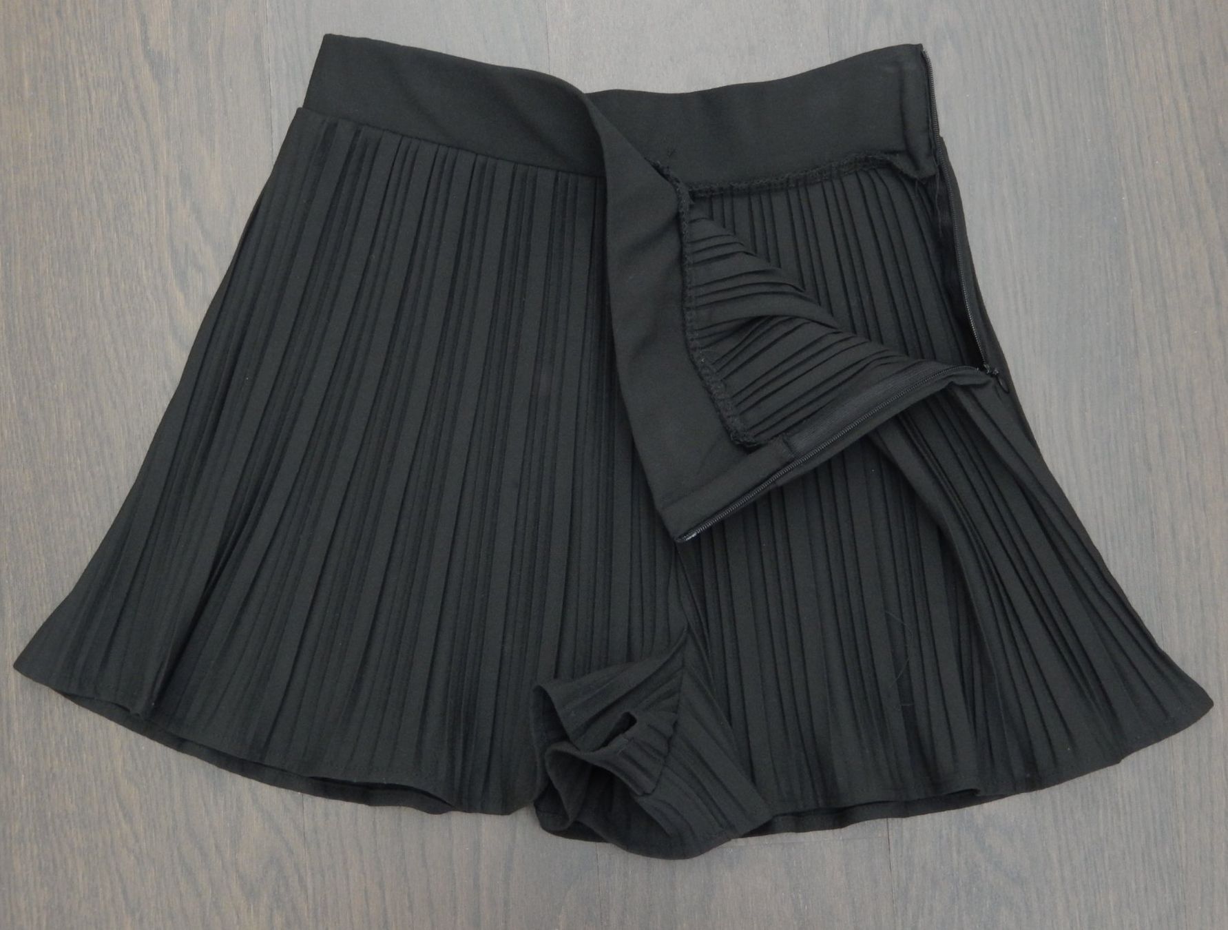 Hosen: Plissee Minishorts Gr. XXS – Gebraucht aus Tuggen von vivira 4