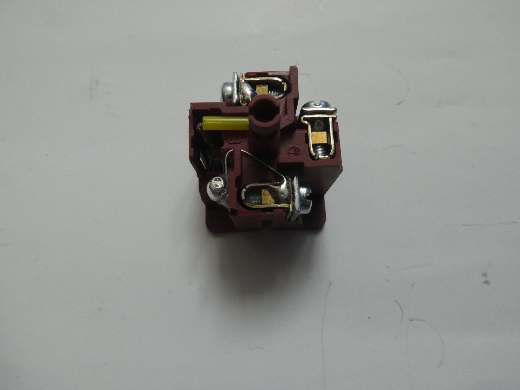 Componenti elettronici: SMC Ventilstecker 230V ( 2Stk.) – Nuovo (secondo la descrizione) da Fulenbach venduto da Hach0 3
