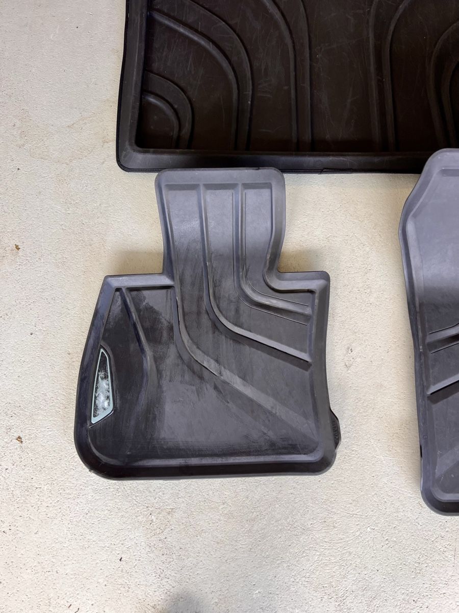 BMW Tappeti & Tappetini: Fussmatten BMW X1 Gummi Satz gebraucht – Usato da Beckenried venduto da Mark101 1