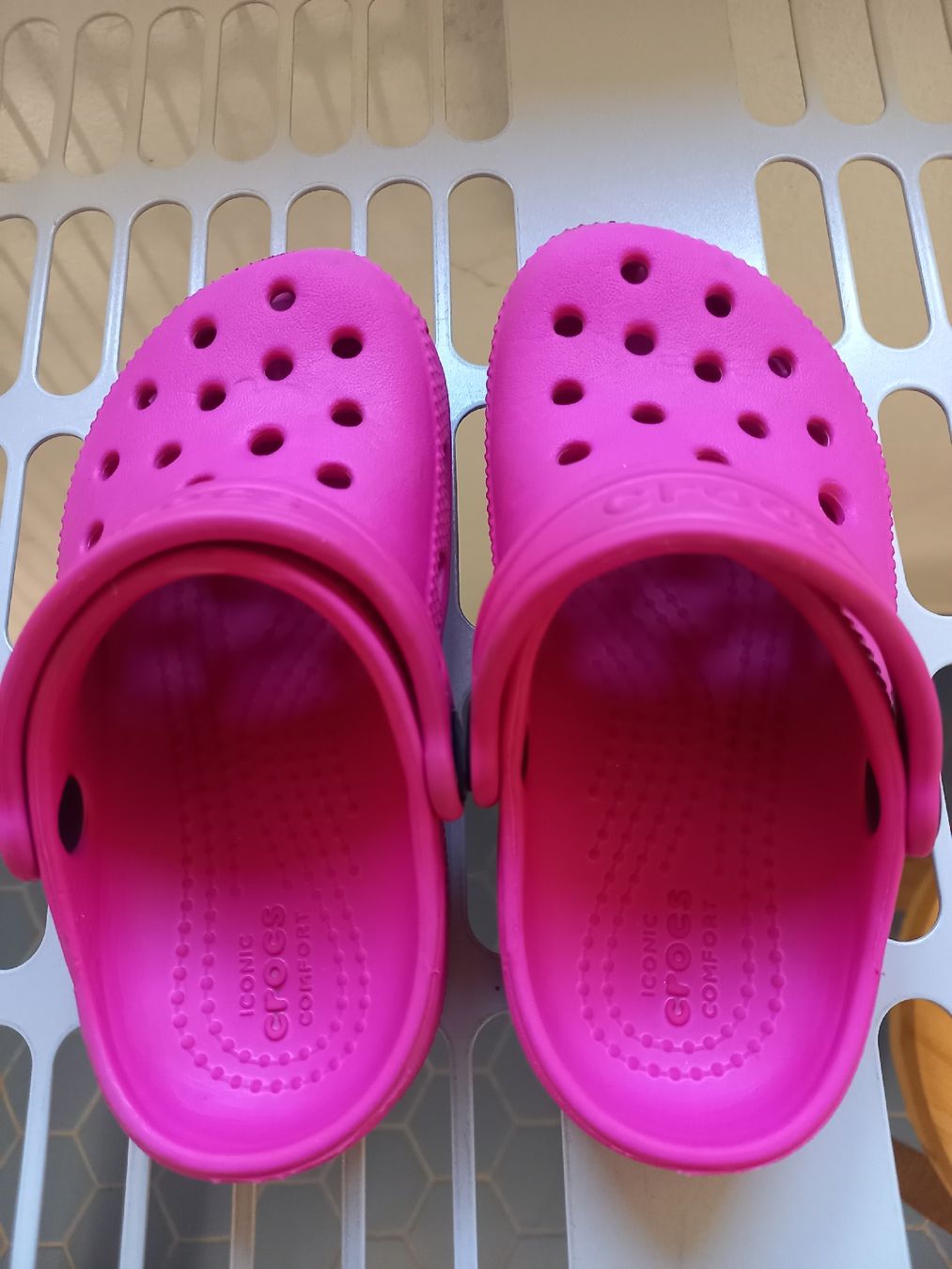 Schuhe für Jungen: Crocs Clogs Kinder "fuchsia" Grösse C8 – Gebraucht aus Zürich von HansBald 2