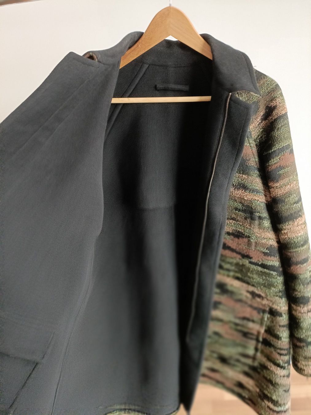 Cappotti: FFIXXED STUDIOS | Wendemantel in Camouflage Jacquard – Usato da Zürich venduto da mnlckl 2