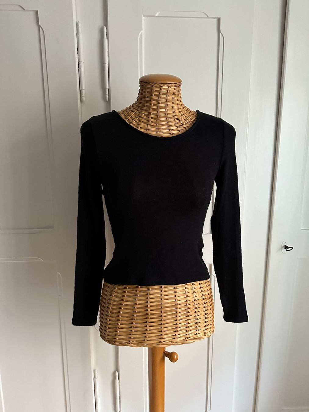 H&M Maglioni & Felpe: Feinstrick Oberteil schwarz mit Cut Outs XS – Usato da Zürich venduto da Diazaio