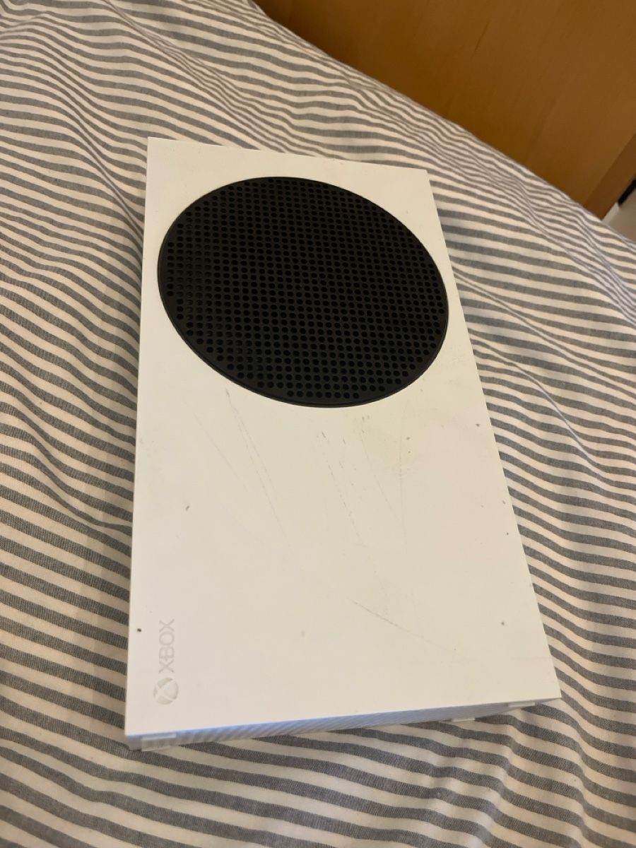 Console: Xbox one S Version + Controller und 2 verschiedene Kabel – Usato da Weinfelden venduto da dav_g9ws 1