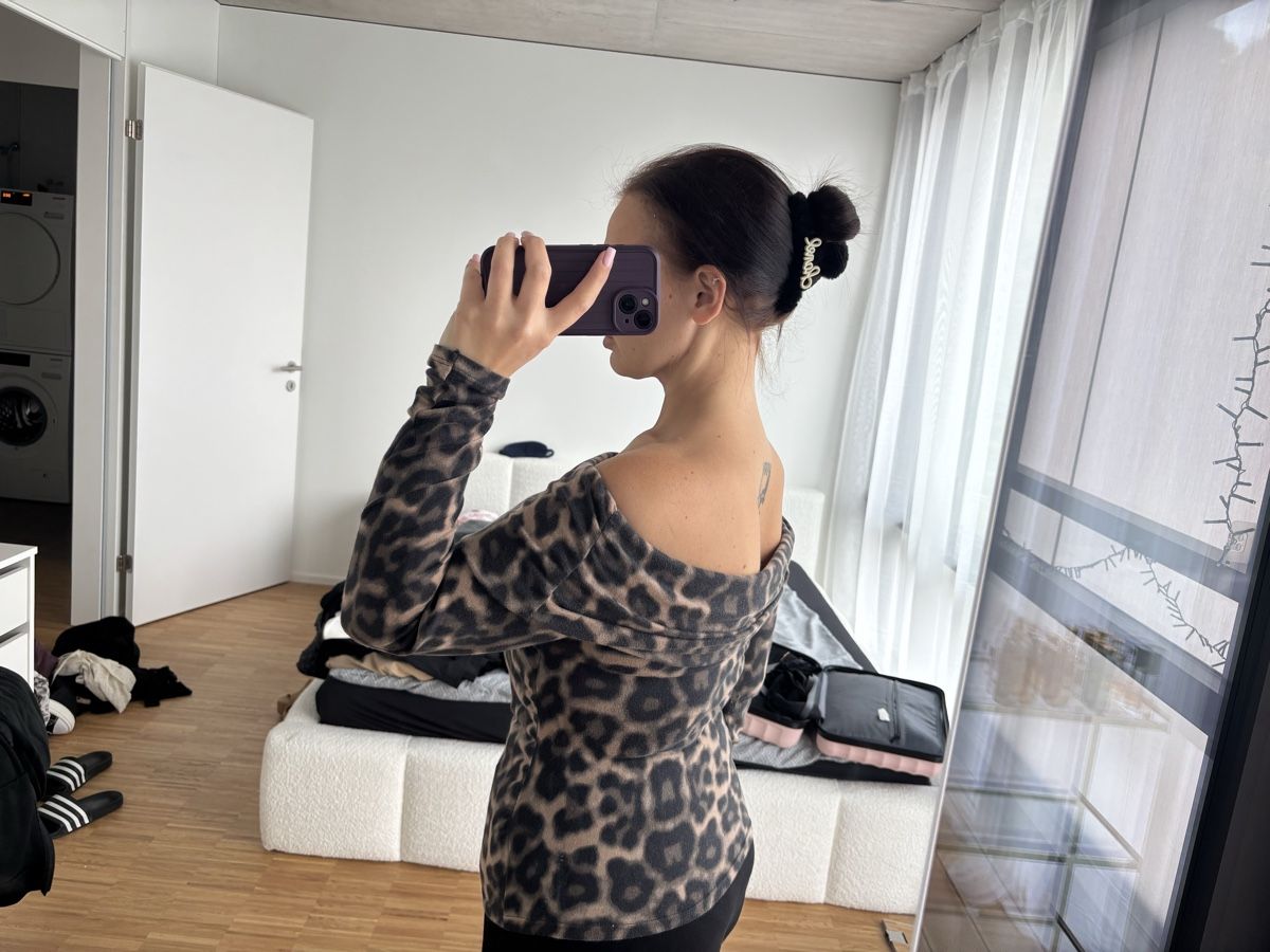 Maglioni & Felpe: Leo Langarmshirt schulterfrei – Usato da Rudolfstetten venduto da alisa99 1