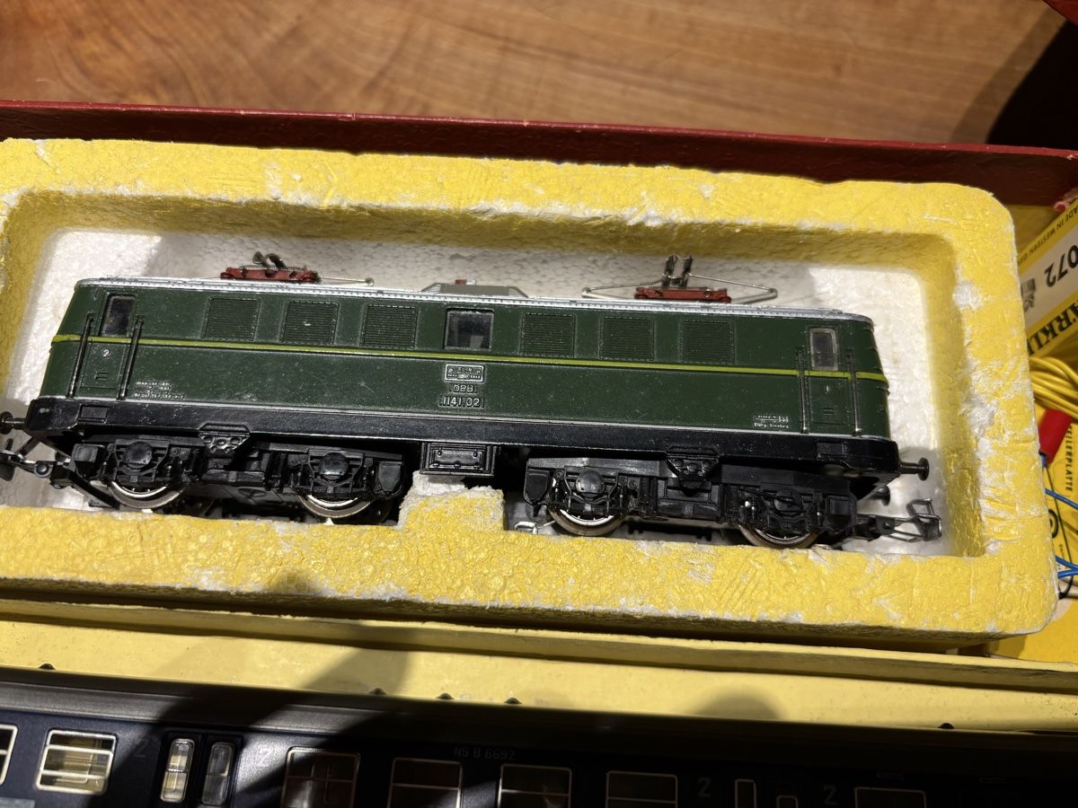 Märklin Modelleisenbahnen: Märklin Eisenbahn Set – Gebraucht aus Bowil von Esbar 1