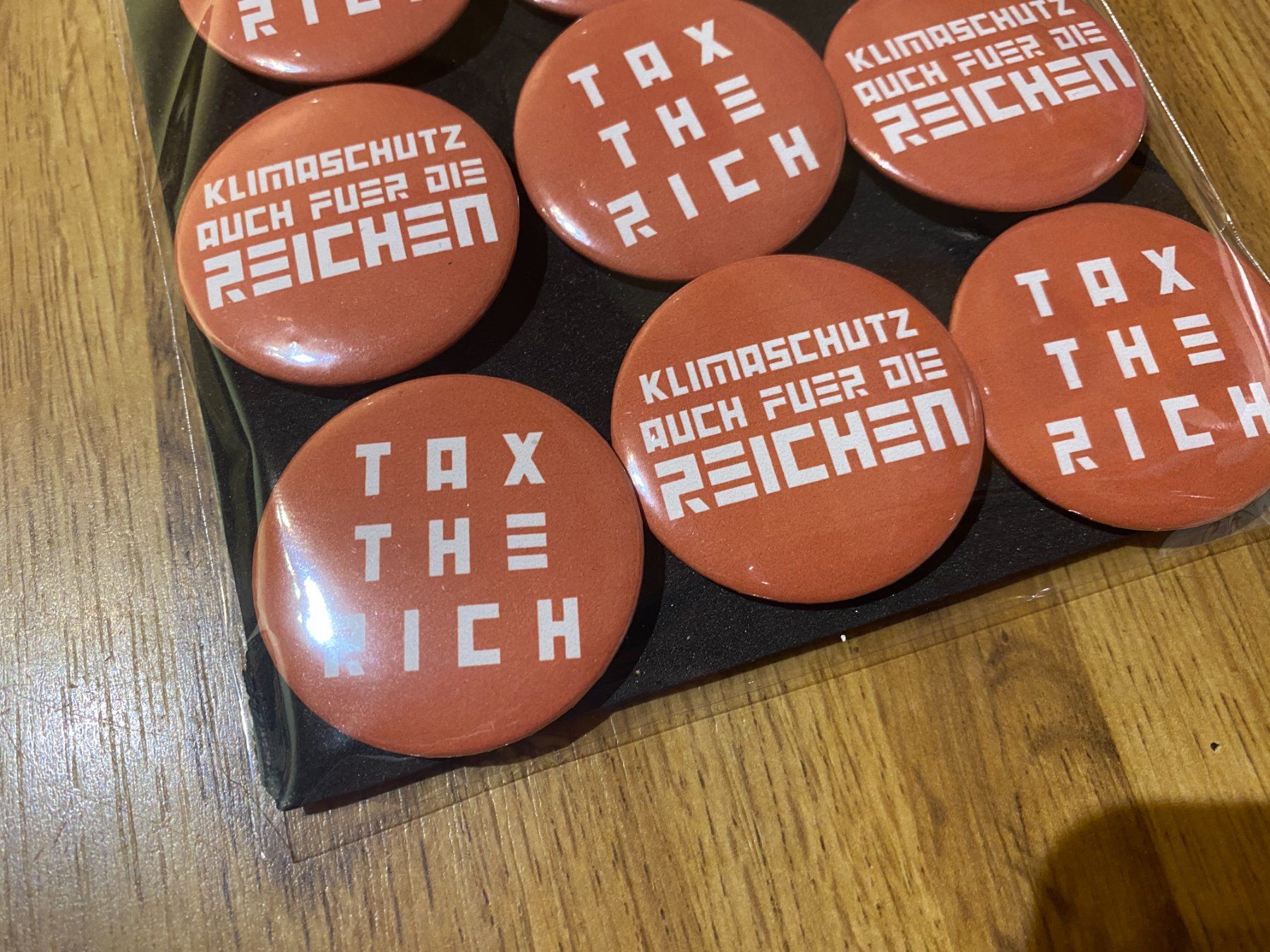 Placchette & Badge: Klimaschutz Pin Badges – Nuovo e nell'imballaggio originale da Basel venduto da FatCatPacksTheRatt 1