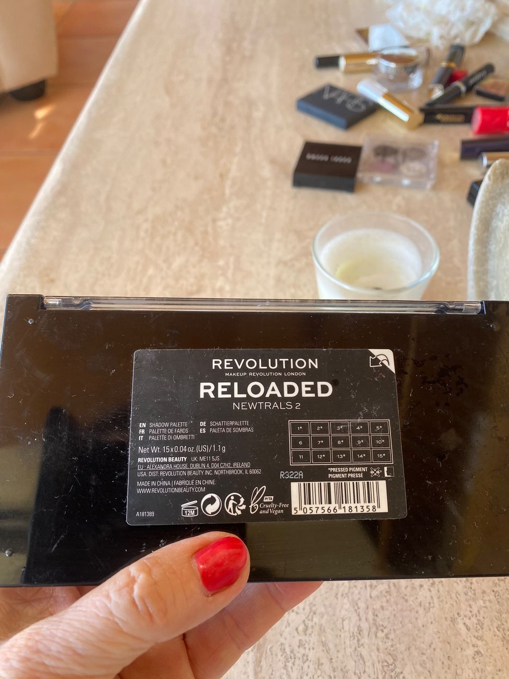 Make-up: RÉVOLUTION palette de maquillage 32 eyeshadows mat – Usato da Belmont-sur-Lausanne venduto da chu_vxf5 1