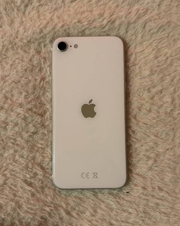 Telefoni cellulari / Smartphones: iPhone SE (2. Generation, 2020) – Usato da Gossau ZH venduto da ninaardovino_21 1