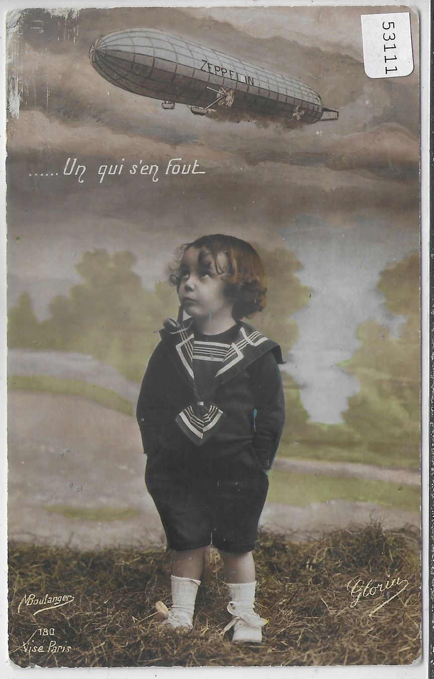 Cartes postales: Pfeifen rauchender kleiner Junge mit Zeppelin – D'occasion à Ettingen par Kartenplanet