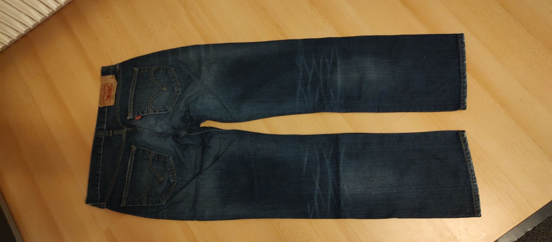 Levi's Pantaloni: Levi's 501 Herren Jeans mit Knopfleiste – Nuovo (secondo la descrizione) da Grenchen venduto da car_qq2t 1