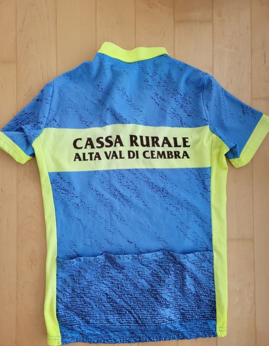 Leibchen & Hosen: Velotrikot Veloshirt Grösse L – Gebraucht aus Berikon von mezzze 1