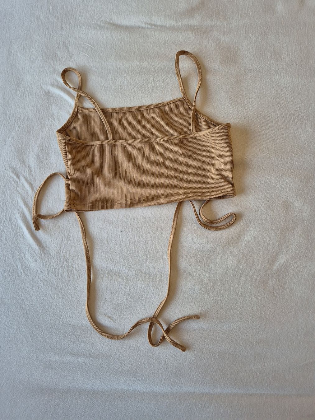 Top: Ockerfarbenes Croptop – Usato da Schlieren venduto da nat_76vd 1