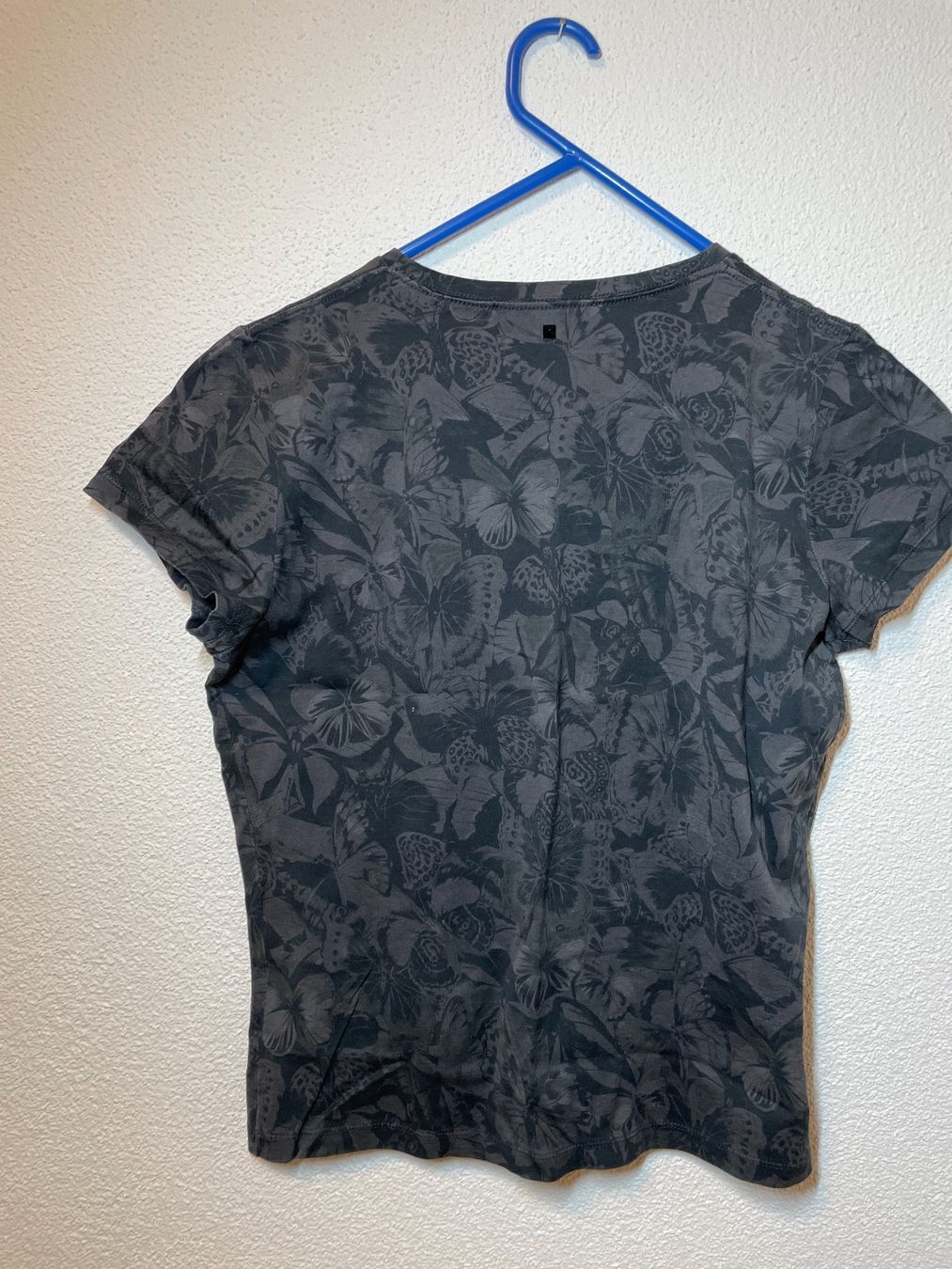 Valentino T-shirt: 100% original VALENTINO T-Shirt medium – Usato da Zug venduto da dmjtita 3