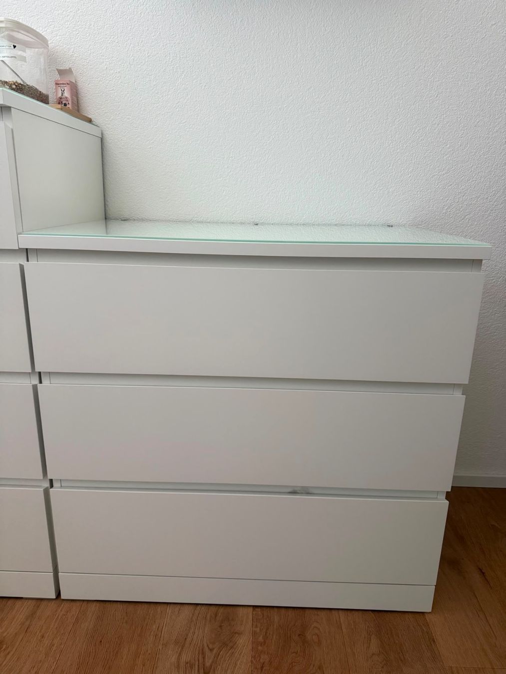 Ikea Commodes: IKEA MALM Kommode weiss 3 Schubladen inkl. Glasplatte – D'occasion à Egerkingen par mjvnts
