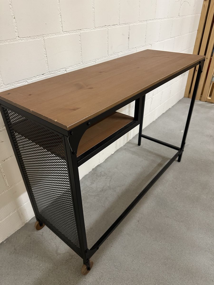 Tavoli: Kleiner Tisch mit Rollen – gebraucht – Usato da Zürich venduto da luc_x6br