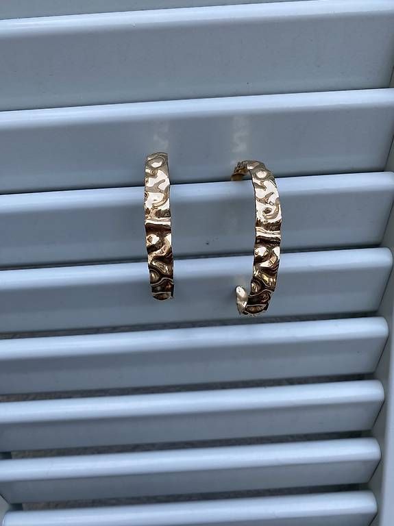 Ohrringe & -stecker: Ohrringe gross flach gold – Gebraucht aus Flüelen von 6468