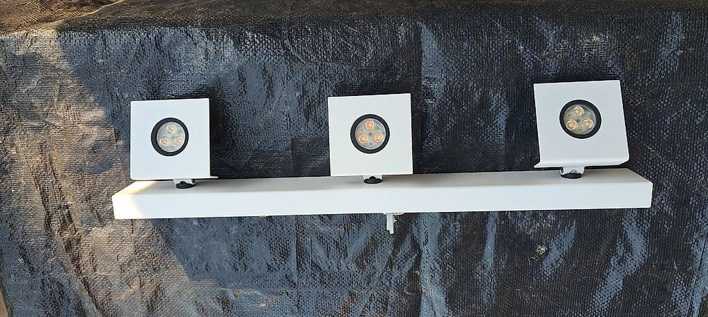 Lampadari & plafoniere: Plafonnier Philips 3 lampes led – Usato da Grugnay (Chamoson) venduto da nad_b8fq