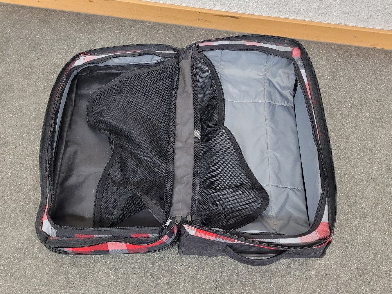 Valigie & Borse: DaKine Rollkoffer Trolley klein – Usato da Zürich venduto da Thevanboomer 1