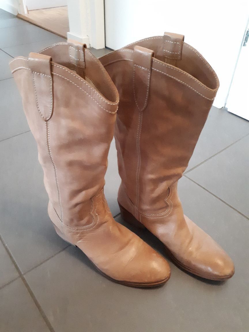 Scarpe da donna: Damenstiefel Leder Grösse 40 – Usato da Allschwil venduto da mematho