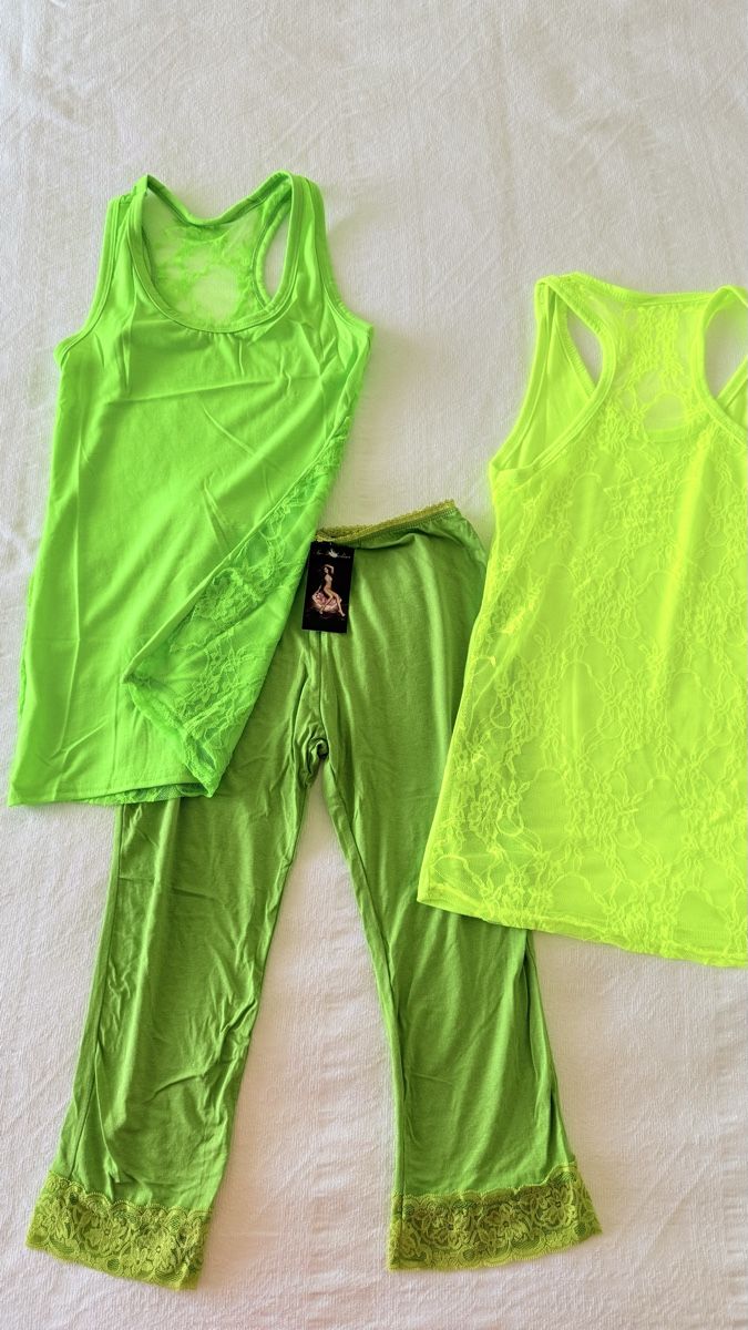 Tops: 3 Stück Set Damen Top & Caprihose – Neu und originalverpackt aus Eiken von sanyok700