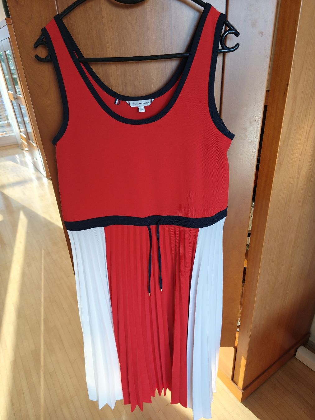 Tommy Hilfiger Kleider: Tommy Hilfiger Kleid mit Plissee, Gr. 34/36 – Neu (gemäss Beschreibung) aus Wädenswil von coconut1289
