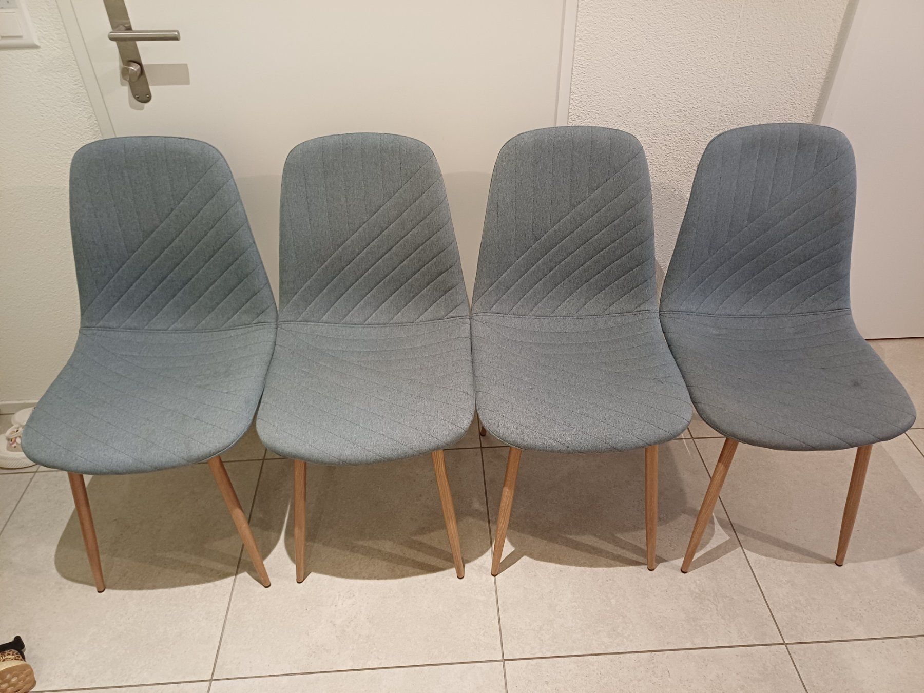 Jysk Set di tavolo e panche: Esstisch MARSTRAND + 4 Esszimmerstuhl JONSTRUP – Usato da Dübendorf venduto da rob_7b2s 4