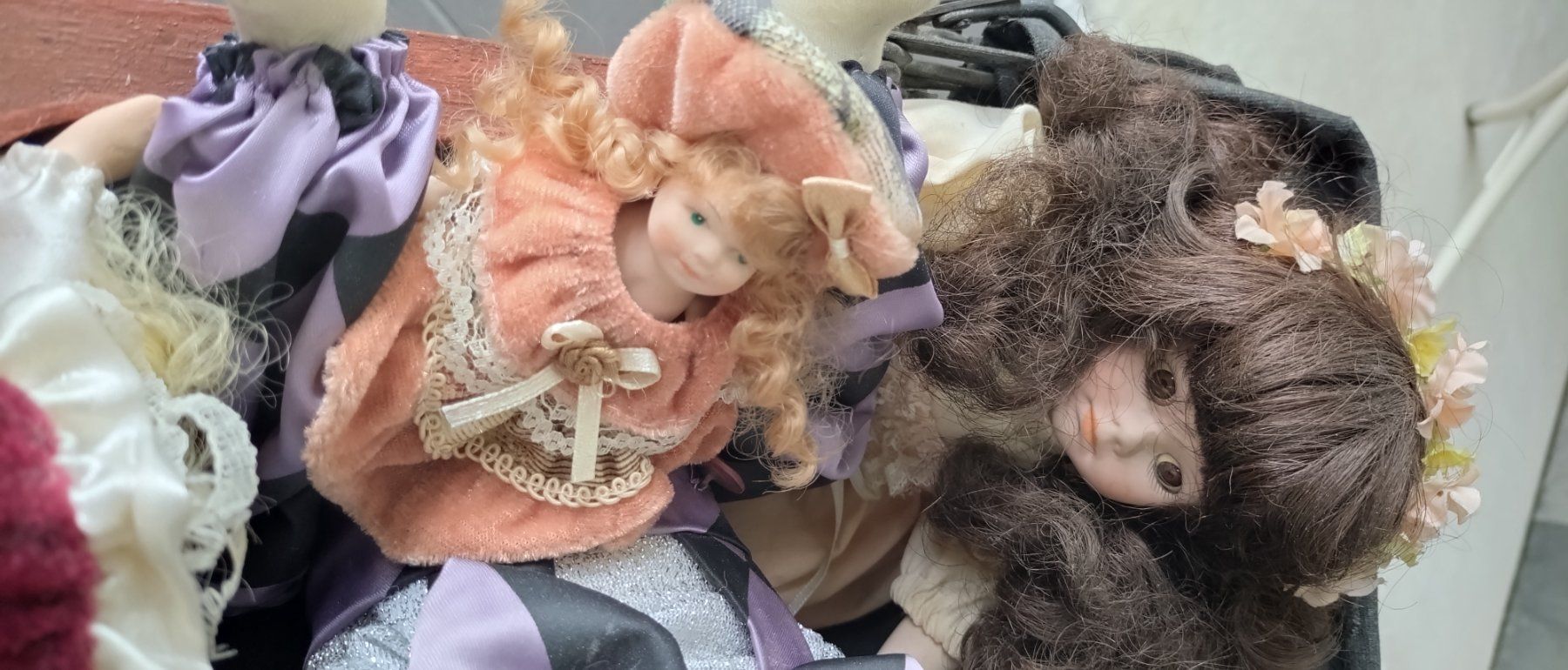 Carrozzine per bambole: Puppenwagen mit 4 Puppen – Usato da Grosshöchstetten venduto da Onemiles 4