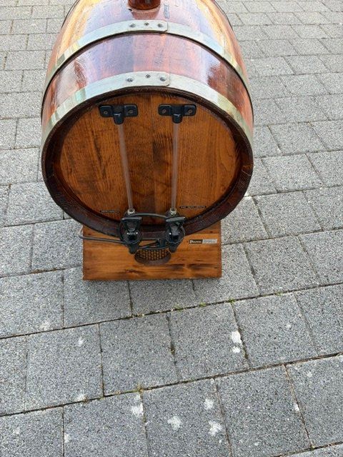 Kühlschrank: Weinkühler Holzfass – Gebraucht aus GONTENSCHWIL von WERROG18