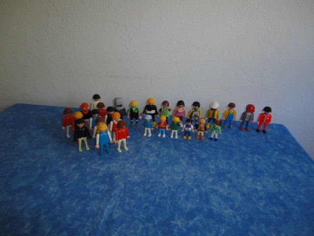 Playmobil Giocattoli: PLAYMOBIL 28 FIGUREN – Usato da Teufen AR venduto da Donschabl 6