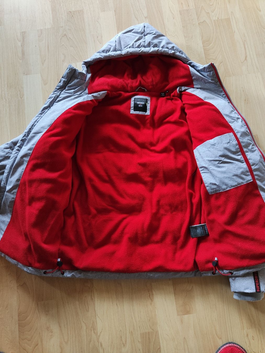 Superdry Giacche: Winterjacke Superdry, grau, Grösse S – Nuovo (secondo la descrizione) da Unterägeri venduto da Meikelbein 1