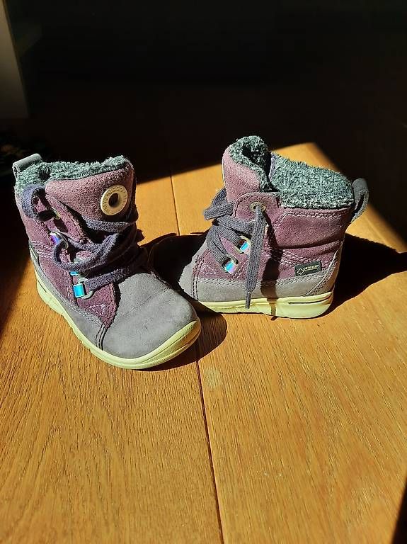 Scarpe per ragazzi: Chaussures enfants taille 20 – Usato da Vevey venduto da gui_9x5l 1