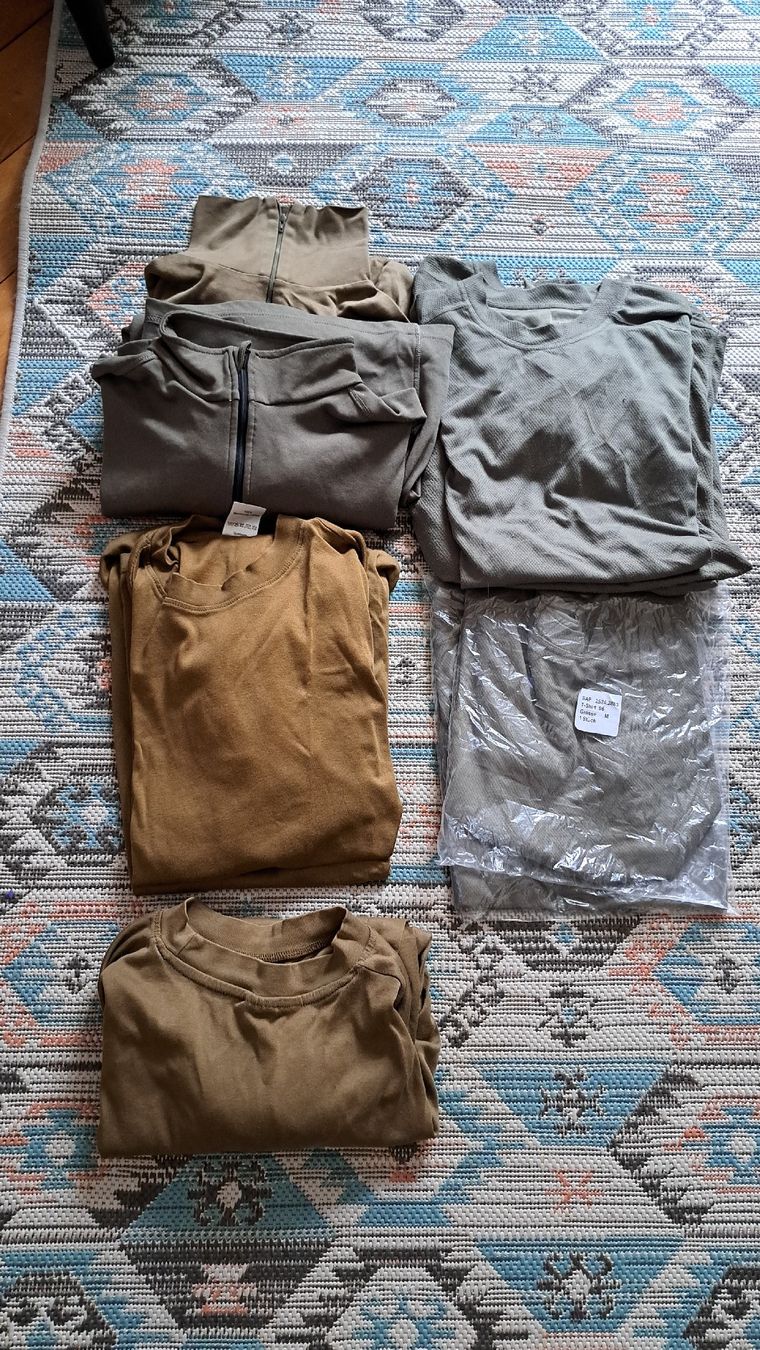 Armée suisse Lots de vêtements: Schweizer Armee Militärkleider – D'occasion à Luzern par pumi24