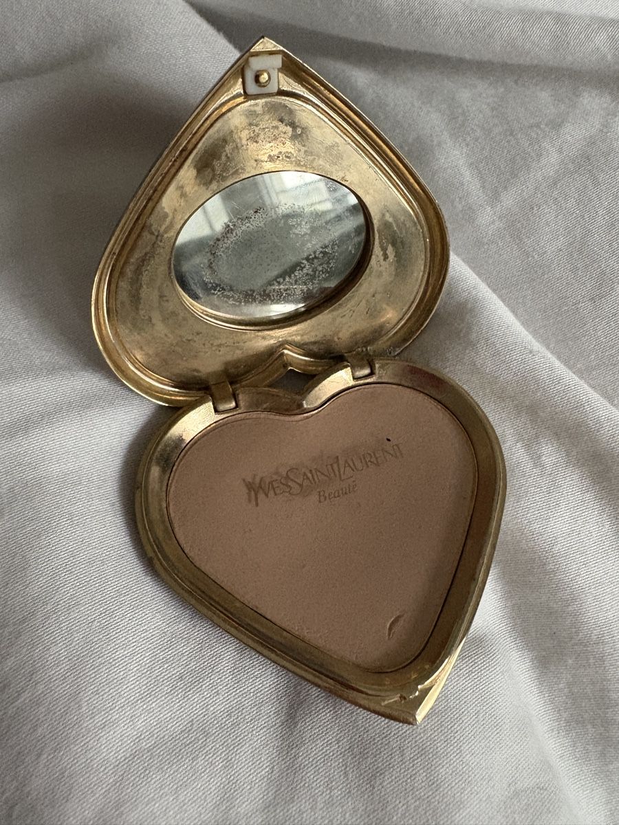 Saint Laurent Gesichtspflege: Vintage YSL Powder with Ruby-Red Gemstones – Gebraucht aus Nyon von My_wardrobe 4