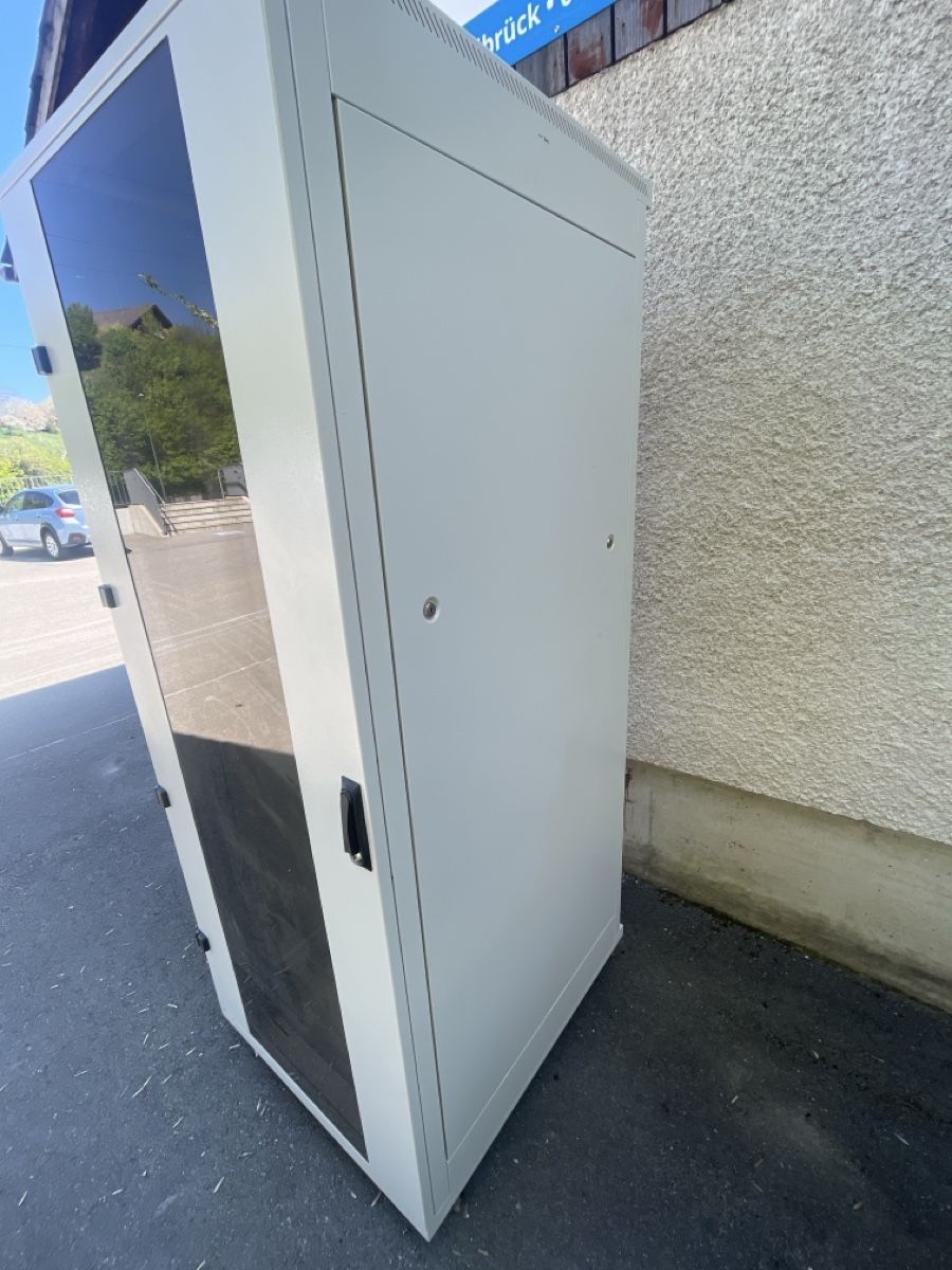 Racks & Cavalletti: Server Schrank 19 Zoll, Triton – Usato da Zollbrück venduto da Bawz 1