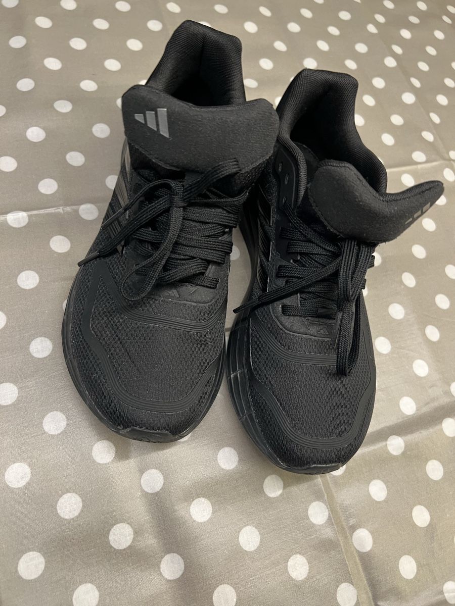 Adidas Scarpe da donna: Original Adidas Trainingsschuhe Grösse 39.5 Schwarz – Usato da Baar venduto da bili08 5