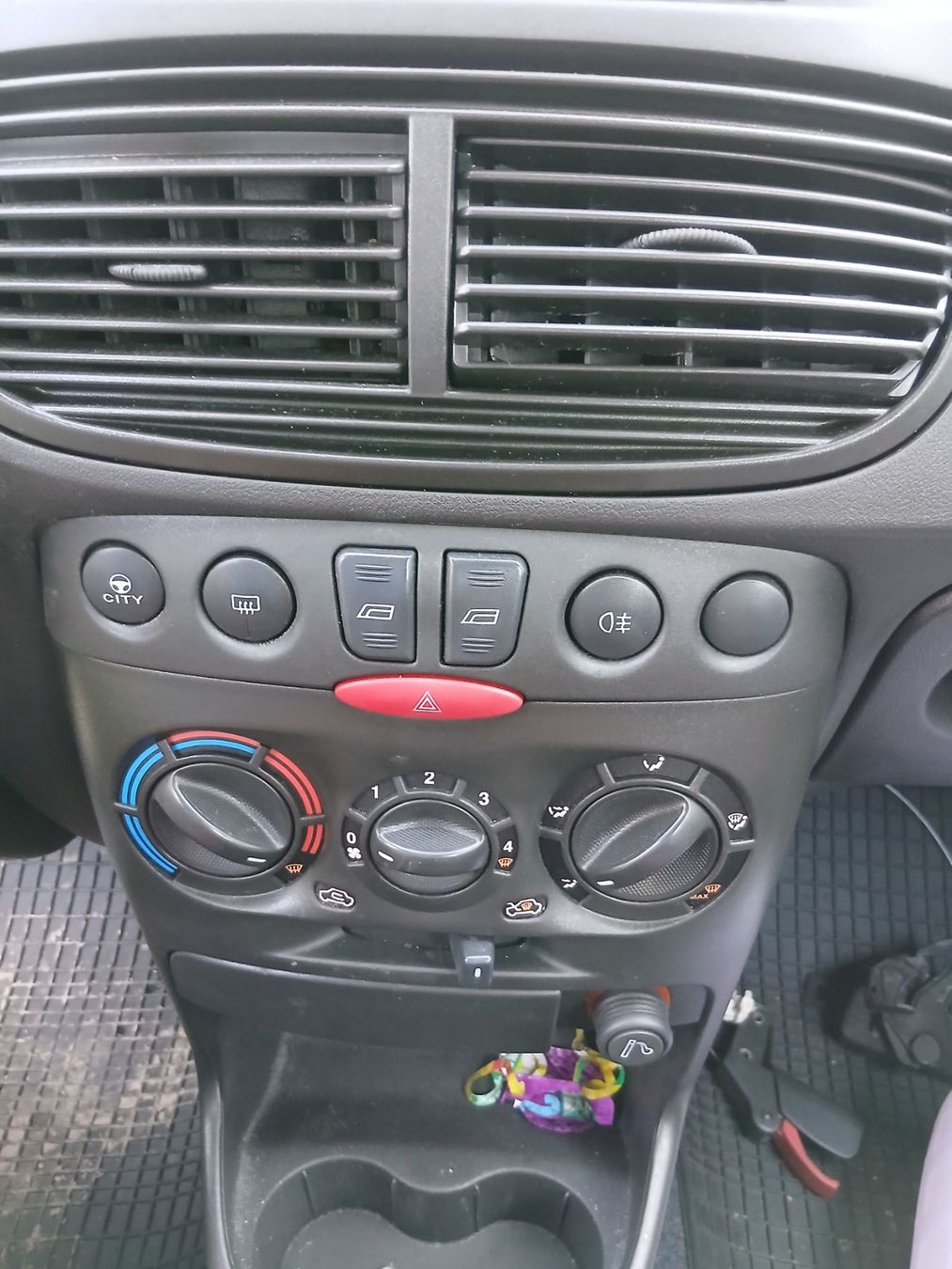 Fiat Automobili: Fiat Punto ab Platz, defekt. – Difettoso da Leibstadt venduto da Manutech 7