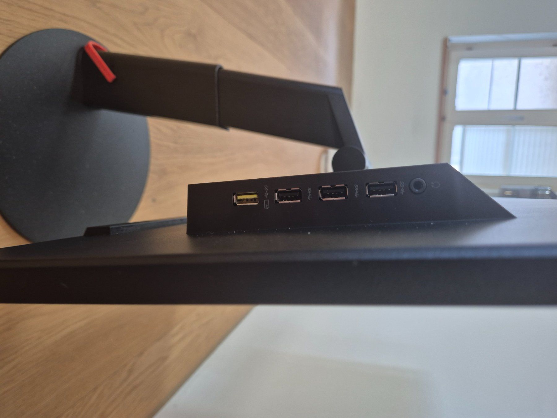 Lenovo Monitor: Lenovo ThinkVision T24i-10 – Usato da Reinach AG venduto da simi18494 2