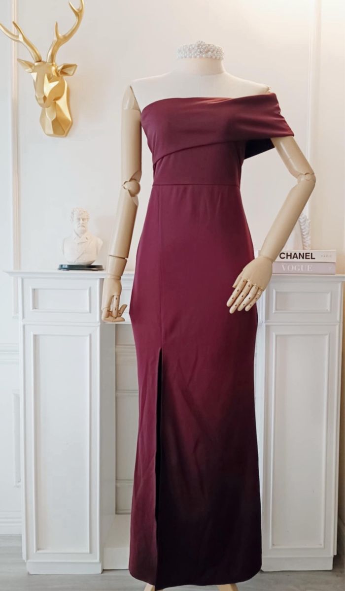 Vestiti: Elegant Midi Dress – Usato da St.Josefen venduto da lop_lh8d
