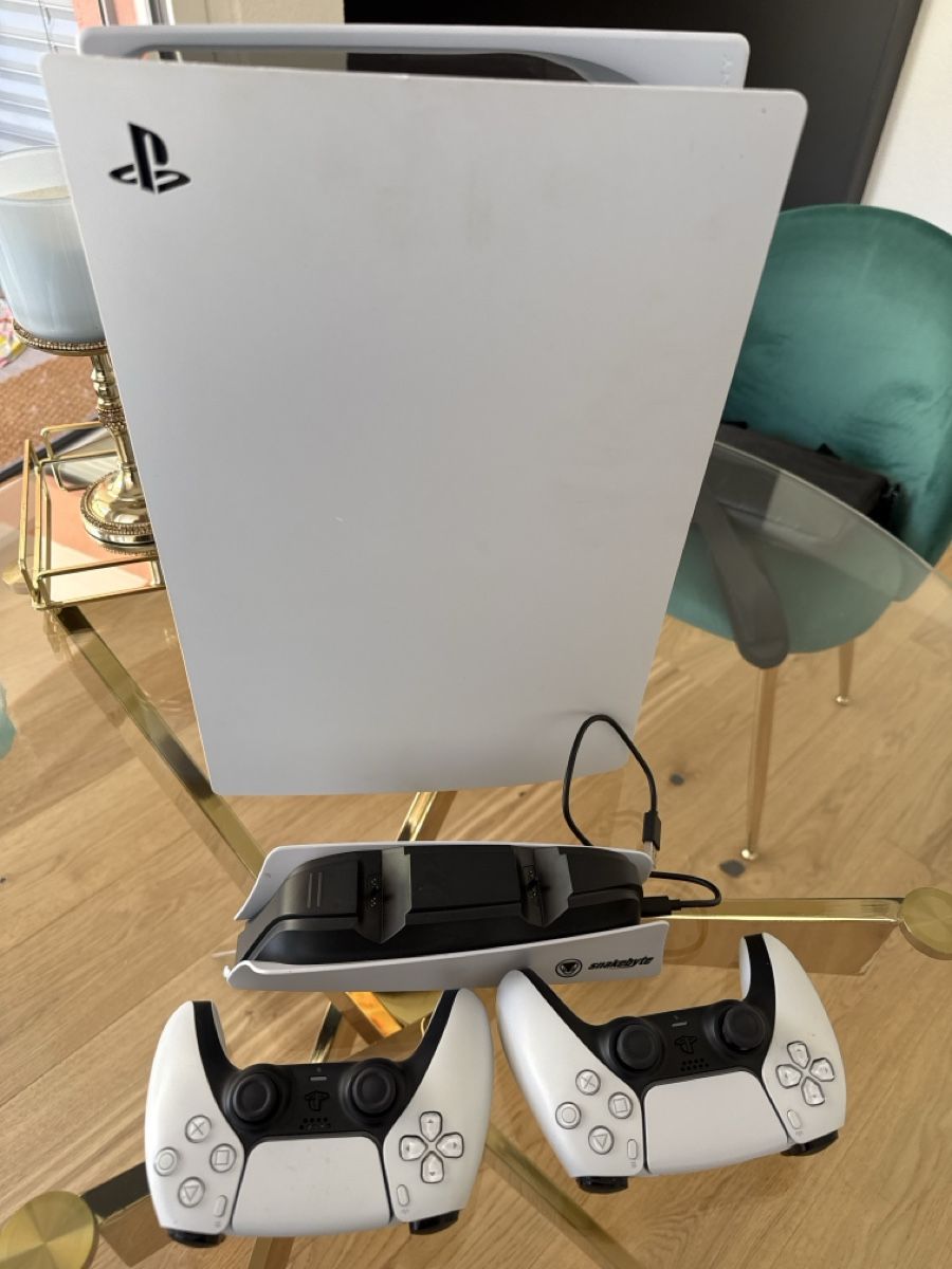 Sony Konsolen: PlayStation 5 DualSense Controller-Ladestation-Set – Neu (gemäss Beschreibung) aus Waldenburg von Gile35