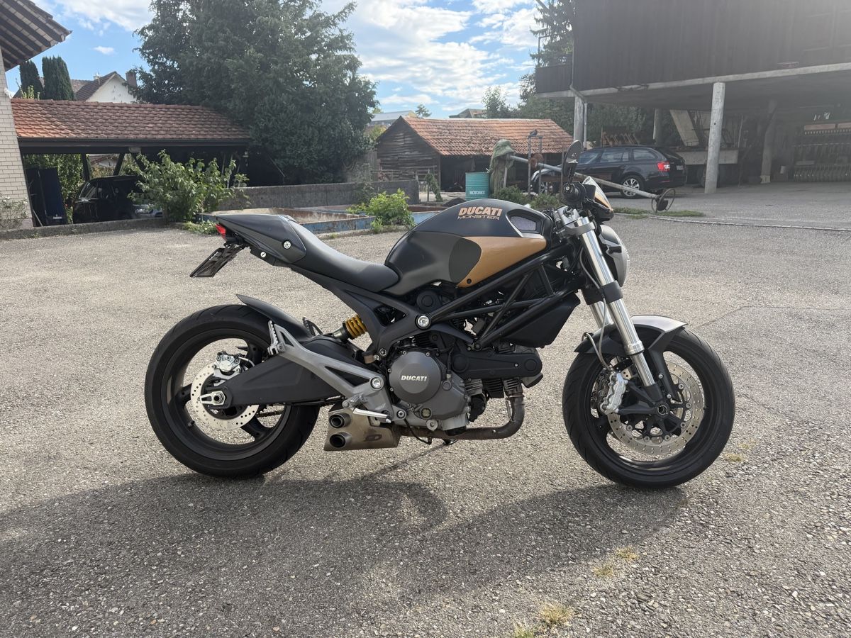 Ducati Route: Ducati Monster 696 – D'occasion à Lengnau BE par fabuu07