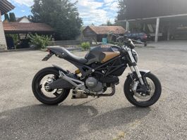 Ducati Monster 696